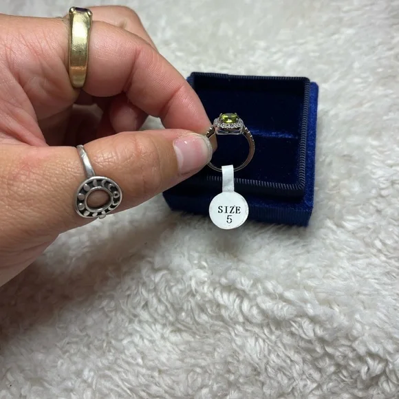 NEW Green Diamond Ring - Picture 3 of 4